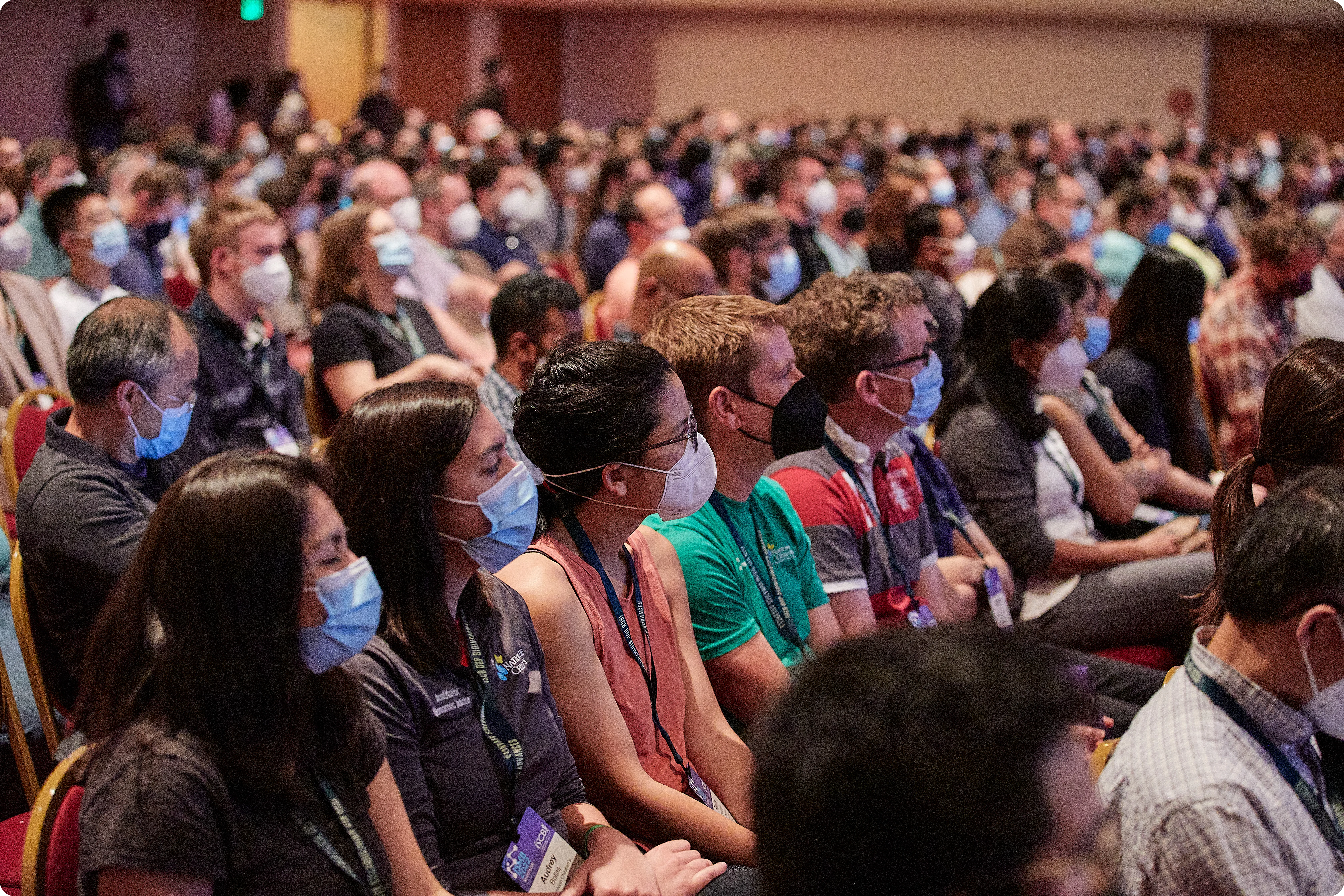 Hundreds of attendees listen in to a ISMB 2022 conference keynote