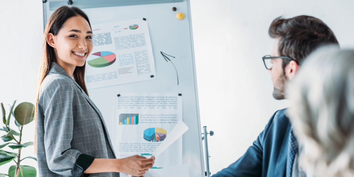 A fundraising event team member conducts a post-event analysis meeting